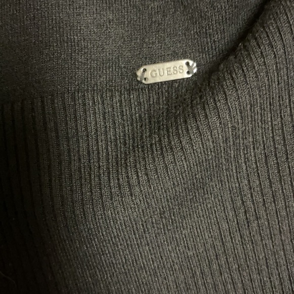 ๐ GUESS NWT SWEATER - Picture 4 of 6